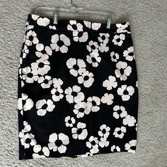 🌼 ANN TATLOR LOFT Blossom Floral Pencil Lined Skirt: Size 14 - Picture 5 of 7